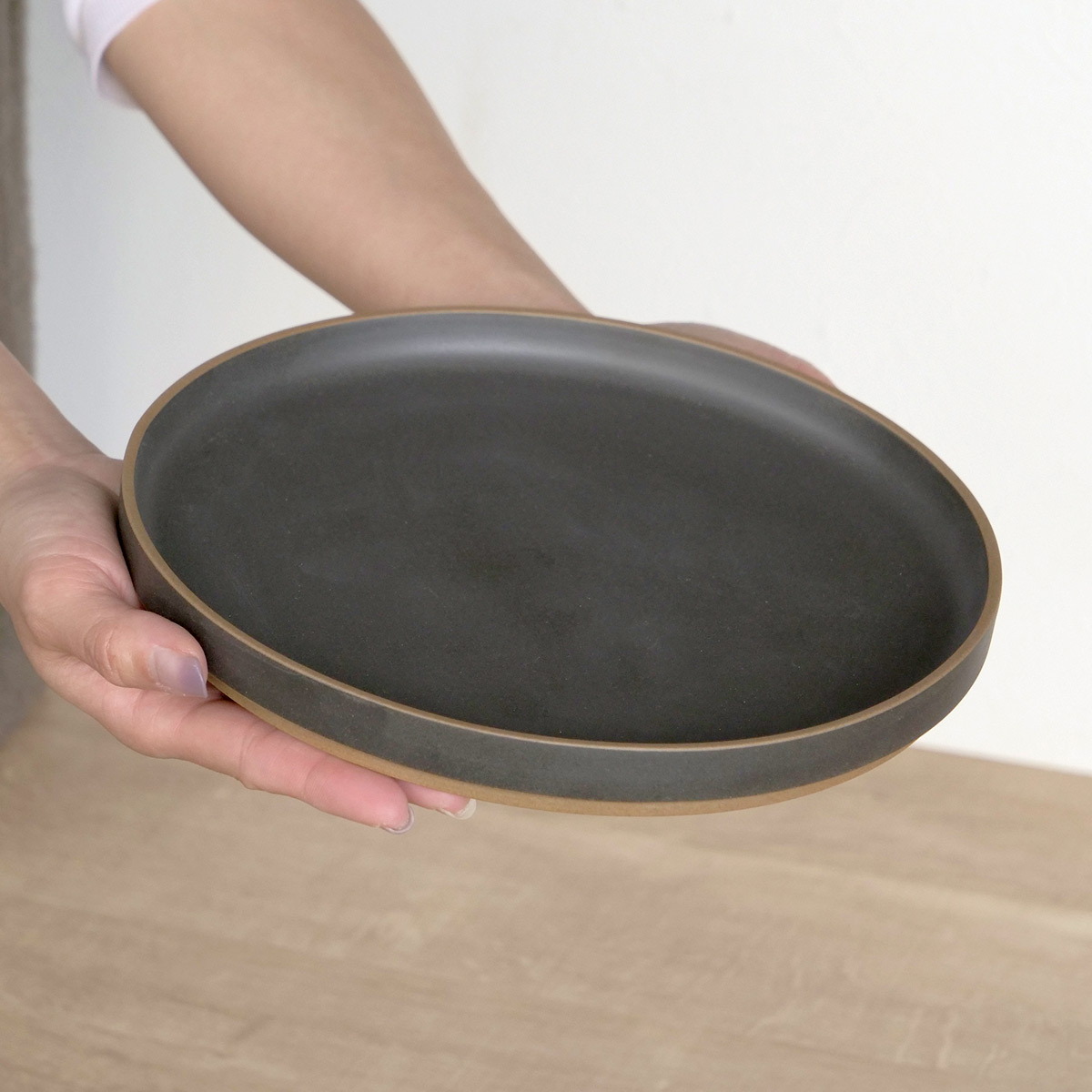 皿 ペトリー 大皿 ( 食洗機対応 電子レンジ対応 中皿 取り皿 日本製 お皿 プレート 取皿 パン皿 ライス皿 おかず メイン皿 パスタ ピラフ スタッキング おしゃれ シンプル ) 【ブラック】 ブラック