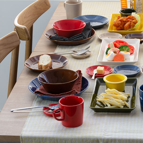 皿 ファンレスト 大皿 ( 電子レンジ対応 食洗機対応 陶器 磁器 日本製 お皿 プレート 22.5cm おしゃれ かわいい カレー皿 パスタ皿 カレー パスタ スタッキング 積み重ね ビビッドカラー ) 【イエロー】 イエロー