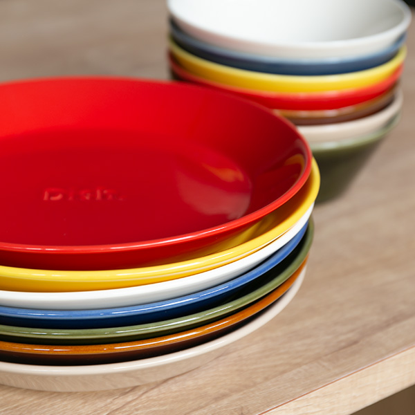 皿 ファンレスト 大皿 ( 電子レンジ対応 食洗機対応 陶器 磁器 日本製 お皿 プレート 22.5cm おしゃれ かわいい カレー皿 パスタ皿 カレー パスタ スタッキング 積み重ね ビビッドカラー ) 【イエロー】 イエロー