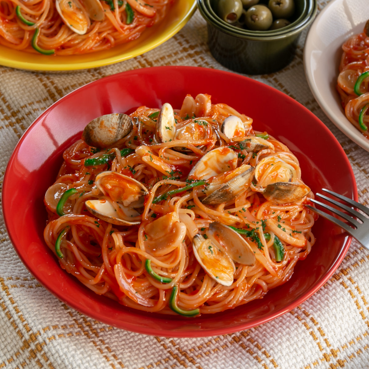 皿 ファンレスト 大皿 ( 電子レンジ対応 食洗機対応 陶器 磁器 日本製 お皿 プレート 22.5cm おしゃれ かわいい カレー皿 パスタ皿 カレー パスタ スタッキング 積み重ね ビビッドカラー ) 【イエロー】 イエロー