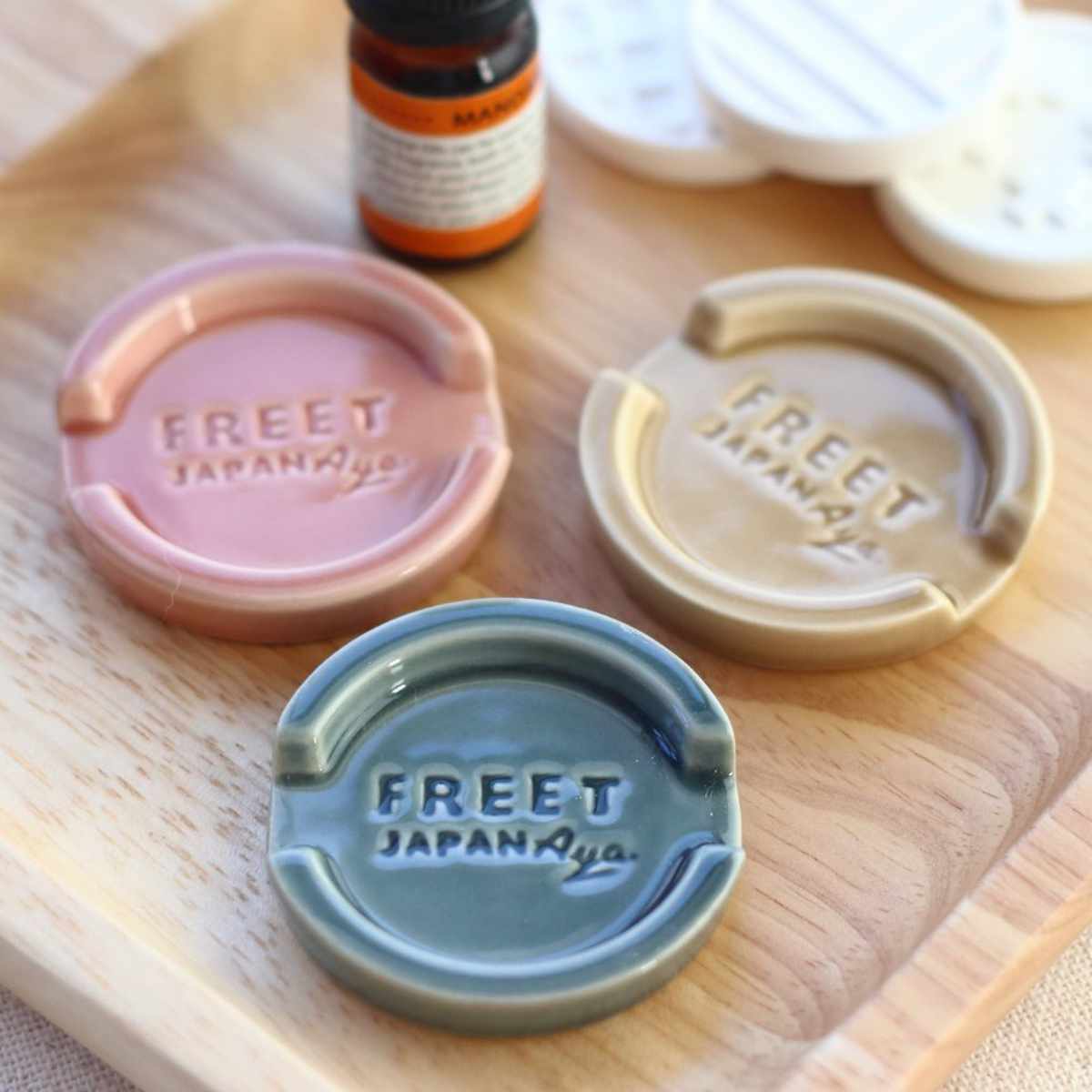 ペコット プチプレート 磁器 ( アロマストーン専用 小皿 アロマ アロマオイル 芳香剤 かわいい 置き物 インテリア 日本製 5cm 箸置き 箸休め お漬物皿 ルームフレグランス フレグランス 香り 玄関 シンプル ギフト 雑貨 ) 【ベージュ】