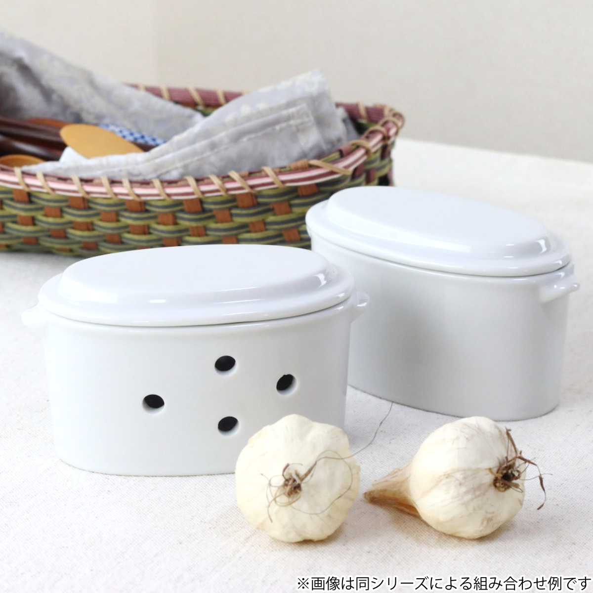 調味料入れ ガーリックポット 蓋で擦れるジンジャー・ガーリックポット ( にんにく入れ 保存容器 ニンニクホルダー おしゃれ 電子レンジ対応 食洗機対応 日本製 保存 にんにく 擦り金付き 瀬戸焼 陶器 磁器 陶磁器 キッチン用品 )