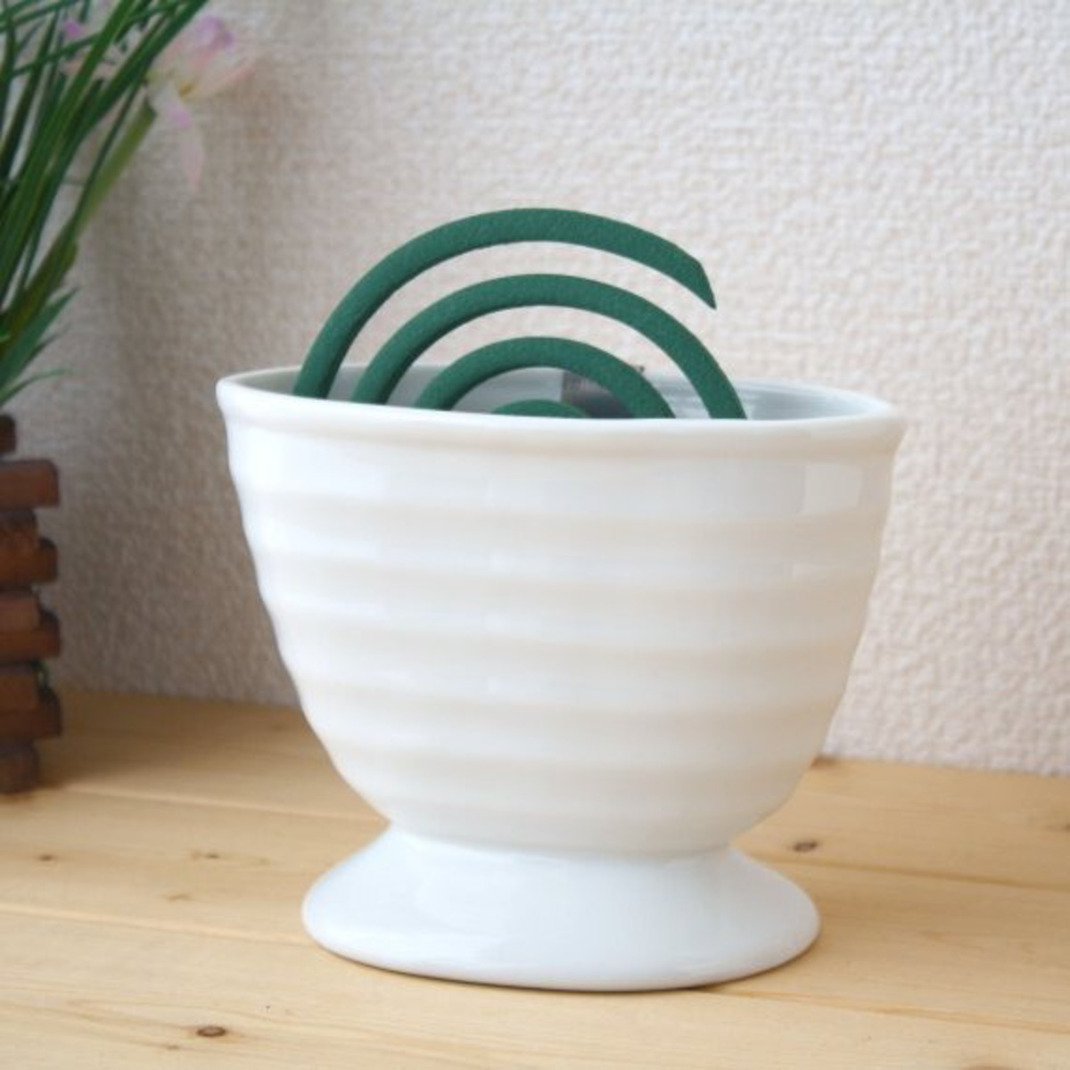 蚊取り線香ホルダー 陶器製 蚊取り線香 ケース ( 入れ 蚊やり 蚊取り線香立て 蚊遣り 卓上 置き型 陶器 日本製 瀬戸焼 蚊取り線香入れ スタンド 縦型 虫よけ 虫除け 屋内 屋外 シンプル )