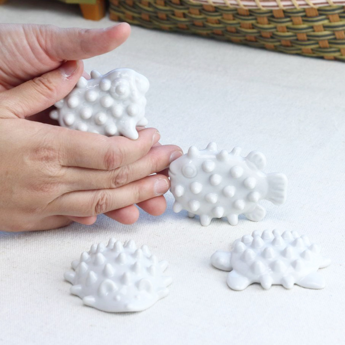 ツボ押し ツボセラム Sサイズ ハリネズミ カメ ヒツジ マンボウ ( つぼ押し マッサージグッズ セルフケア用品 リフレッシュ 手 足 陶器 日本製 マッサージ コンパクト 動物モチーフ 可愛い ) 【マンボウ】