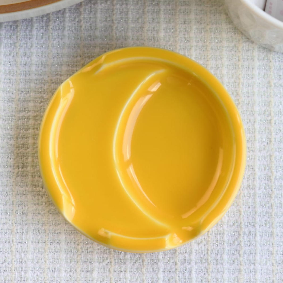 箸置き ファンレスト お箸&スプーン置き フラット ( 箸置 電子レンジ対応 食洗機対応 おしゃれ 日本製 カトラリーレスト 薬味皿 豆皿 小さい 皿 食器 ) 【イエロー】 イエロー