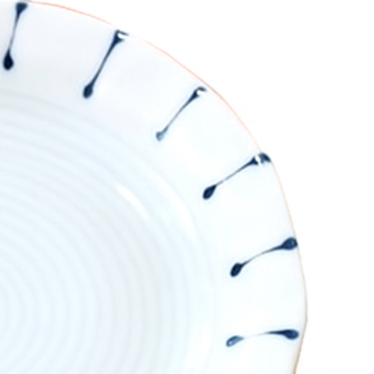 皿 渕十草 小皿 13.5cm ( 磁器 日本製 お皿 プレート 電子レンジ対応 食洗機対応 おしゃれ 食器 和モダン 取り皿 デザート皿 )