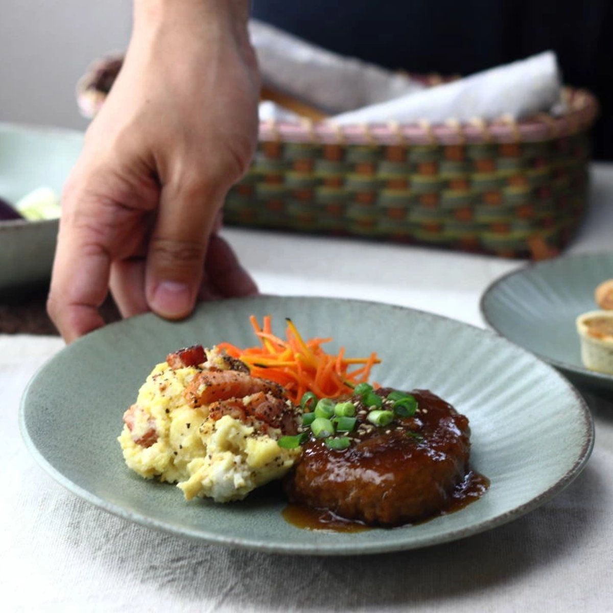 皿 ウラヌス 大皿22cm 日本製 ( 美濃焼 陶磁器 食器 電子レンジ対応 食洗機対応 大皿 プレート パスタ カレー オムライス おかず )