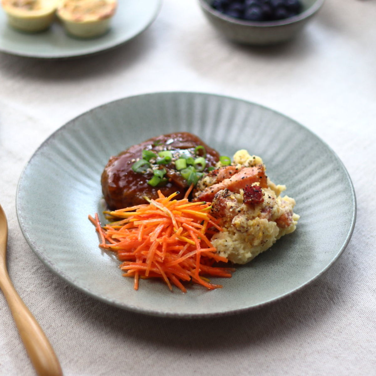 皿 ウラヌス 大皿22cm 日本製 ( 美濃焼 陶磁器 食器 電子レンジ対応 食洗機対応 大皿 プレート パスタ カレー オムライス おかず )