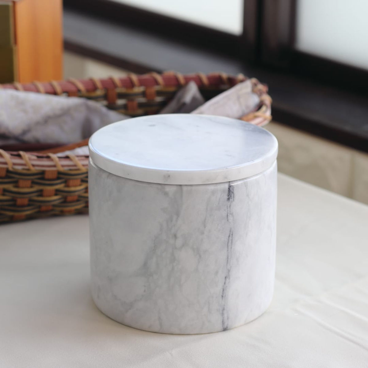 保存容器 ストーンマーブル キャニスター （ 大理石 天然石 天然 小物入れ 蓋付き 丸型 キャンディポット ストッカー 石 マーブル 飴 チョコレート 入れ 調味料容器 調味料入れ おしゃれ キッチン雑貨 インテリア カフェ ）