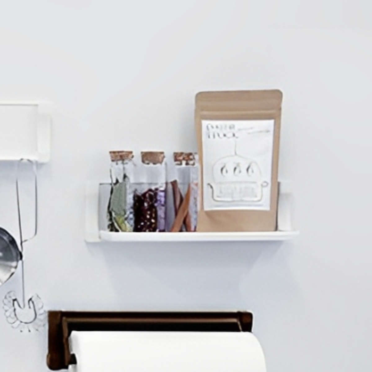 キッチン収納 マグネット マグシャーレ 小物置き マグネット収納 ( 調味料ラック スパイスラック 磁石 小物トレー トレイ ホルダー 小物ホルダー 調味料スタンド 調味料収納 ボトルラック スパイス収納 壁面収納 壁掛け ) 【ホワイト】 ホワイト