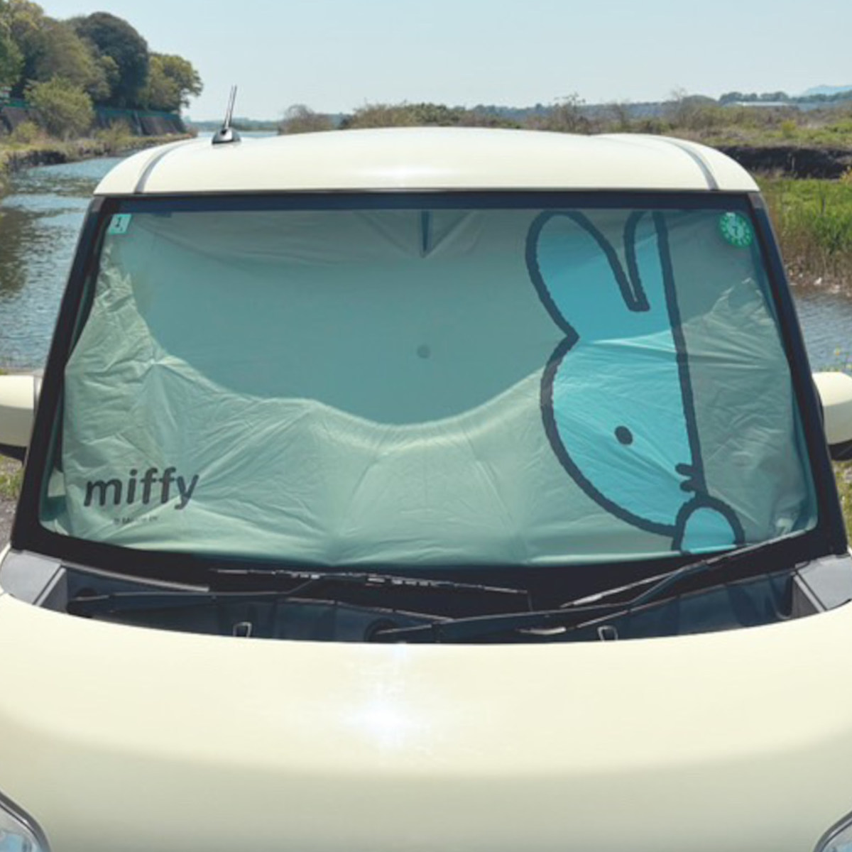 カーサンシェード ミッフィー 傘サンシェード 折りたたみ傘タイプ ( miffy サンシェード 傘 車 フロント キャラクター かわいい カー用品 日よけ サンシェイド 自動車 傘型 吸盤不要 劣化軽減 日除け 車用品 コンパクト 収納袋付き ) 【ミッフィーフェイス】 ミッフィーフェイス