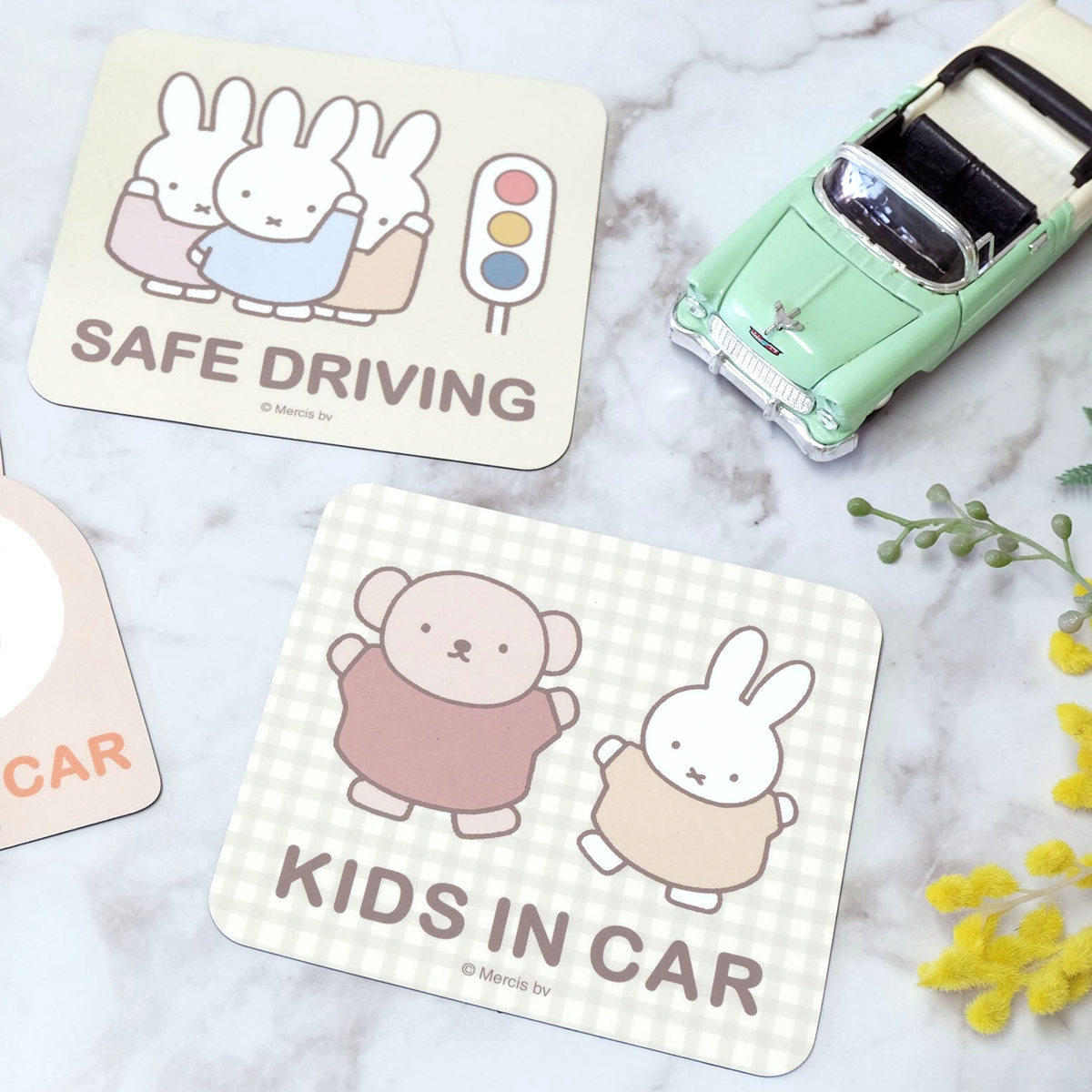 カーサイン ミッフィー マグネット BABY KIDS 信号機 （ miffy セーフティ サイン カーステッカー 赤ちゃん ベビー 幼児 キャラクター かわいい 車 クルマ 貼る ステッカー はがせる ベビーインカー 子ども おでかけ 安全運転 ） 【信号機】