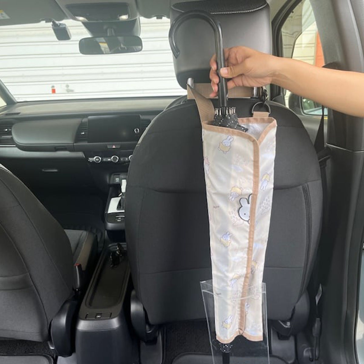 傘カバー ミッフィー 傘ポケット 外ポケット付き 長傘 折りたたみ傘 車用 ( miffy 傘ケース 傘袋 収納 吊り下げ 傘立て 車 玄関 キャラクター アンブレラケース ヘッドレストポール 取り付け 簡単 取り外し可能 雨の日 車内 屋内 ) 【ミッフィーとボリス】 ミッフィーとボリス