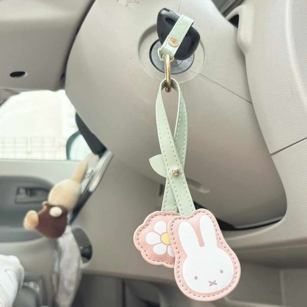 スマート キーホルダー ミッフィー フラワー 花 ( miffy キーリング スマートキー ホルダー 鍵 紛失防止 バッグチャーム 車 カギ キー 持ち運び 収納 ストラップ 便利 キャラクター かわいい カー用品 車用品 )