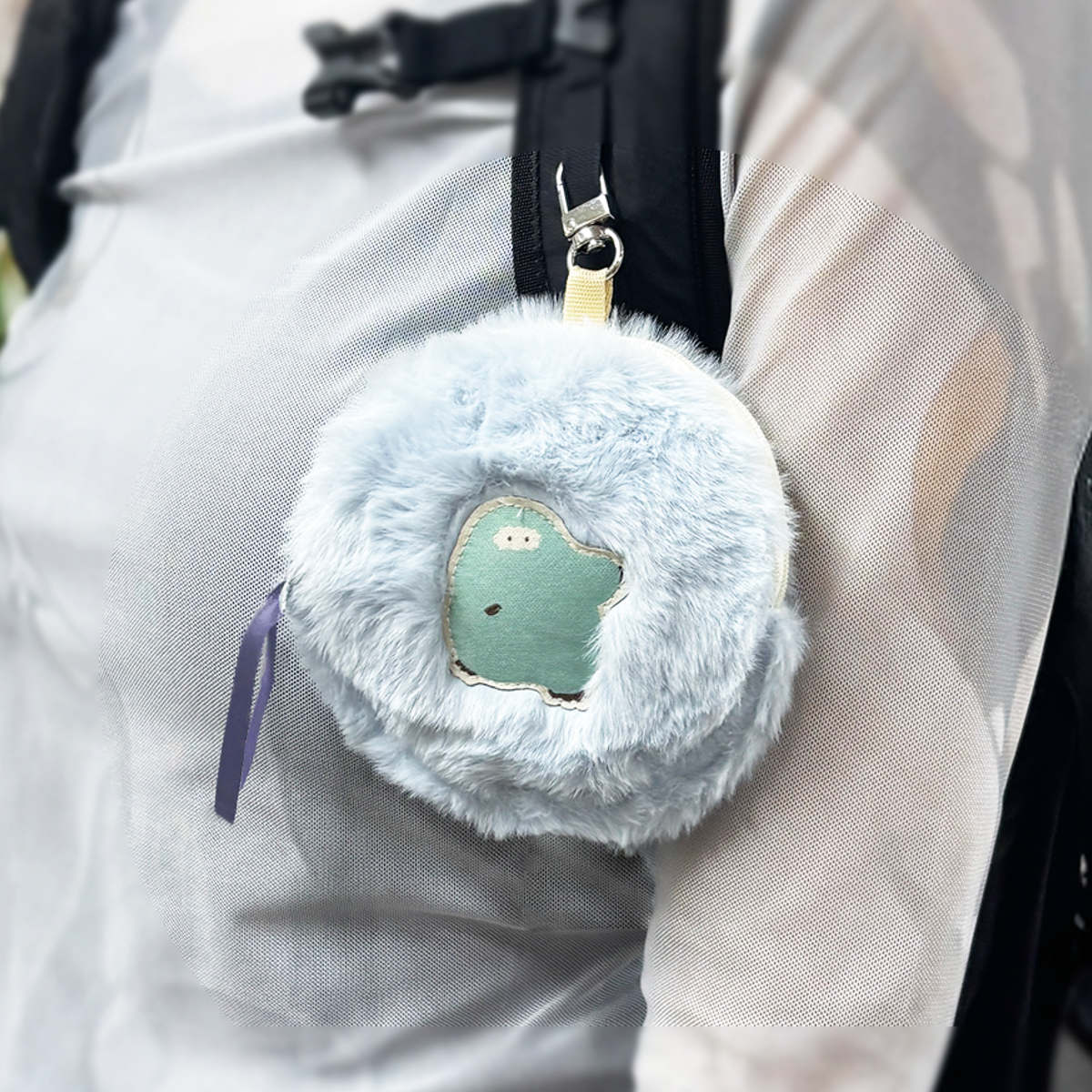 ファーマルポーチ ふわふわ ダンシング イエティ カラビナ付き ( ポーチ 小さい 丸 ミニポーチ 小物入れ UMA 可愛い 癒し 持ち歩き コスメ イヤホン 薬 小物収納 コンパクト ミニ 通勤 通学 バッグ リュック かわいい プレゼント ) 【ノビー】 ノビー