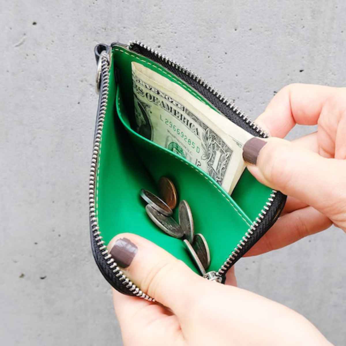 ケース フラグメントケース コイン入れ カラビナ付き ( コインケース ミニ財布 パスケース レザー調 薄い キャッシュレス カード収納 ファスナー お財布 小銭入れ カード 定期券 レディース メンズ 通勤 通学 持ち運び ) 【ブラック】 ブラック