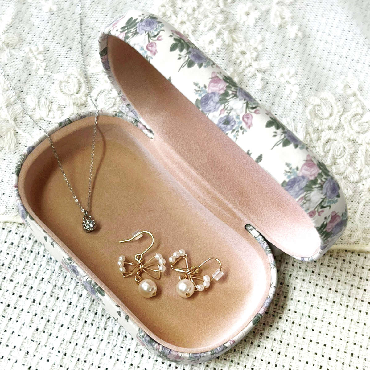 小物ケース アクセサリーケース ジャガード織り 花柄 ( アクセサリー収納 ピルケース 小物入れ 収納 持ち歩き 携帯 ケース ハード コンパクト 小物 ジュエリー アクセサリー 大人 かわいい おしゃれ レトロ ) 【アイボリー】 アイボリー