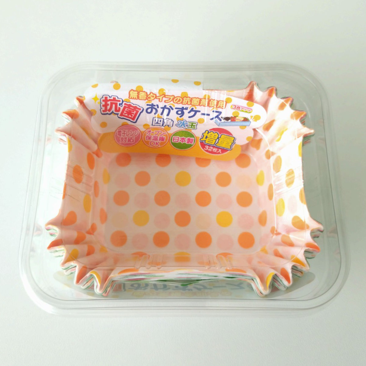 おかずカップ 抗菌おかずケース水玉 四角32枚 ( お弁当カップ レンジ対応 32個入り おかず入れ 抗菌 弁当 おせち 日本製 レンジOK 32枚入り おべんとうカップ 小分けカップ お弁当用 抗菌加工 おせち料理 )