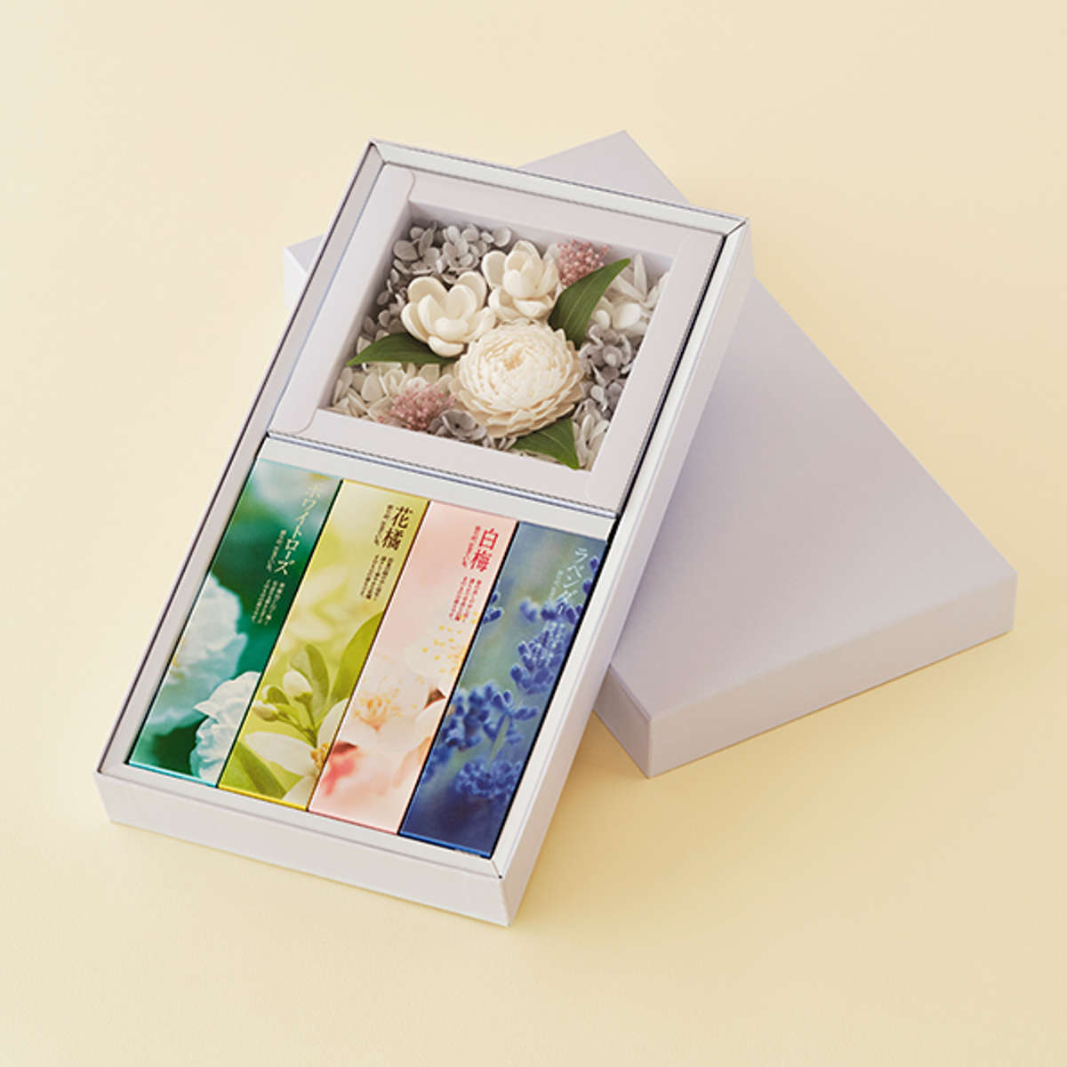 線香 セット かたりべ 飾れる フラワーボックス ギフト アレンジメントフラワー （ ギフトセット お線香 フラワー 進物線香 進物用 煙少なめ 日本香堂 お供え 香典 法事 仏壇 仏前 お墓参り 喪中見舞い 新盆 お盆 贈答 箱入り ）