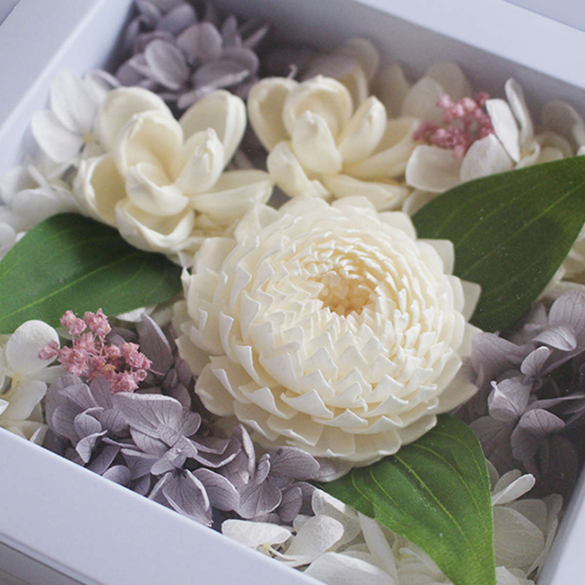 線香 セット かたりべ 飾れる フラワーボックス ギフト アレンジメントフラワー ( ギフトセット お線香 フラワー 進物線香 進物用 煙少なめ 日本香堂 お供え 香典 法事 仏壇 仏前 お墓参り 喪中見舞い 新盆 お盆 贈答 箱入り )