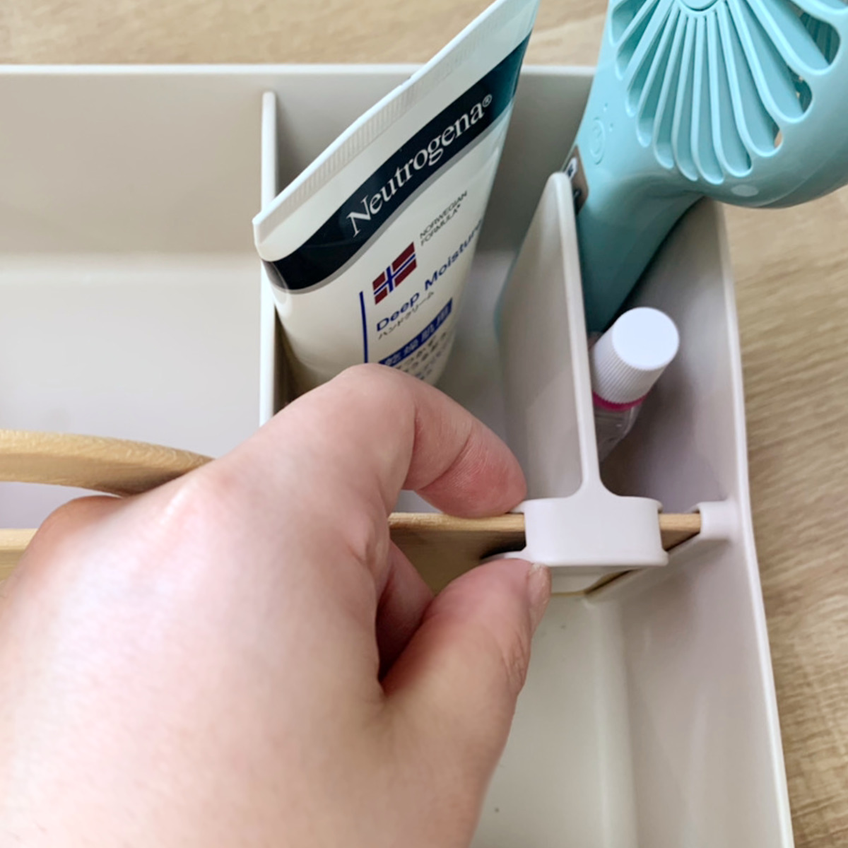 収納ボックス スヌーピー モッテケース 幅28×奥行18.5×高さ13.5cm ( SNOOPY 小物収納 ハンドル付き 収納ケース 仕切り付き 日本製 小物ケース 小物入れ PEANUTS スタッキング 積み重ね メイクボックス 整理 整頓 キッチン ) 【ベージュ】 ベージュ