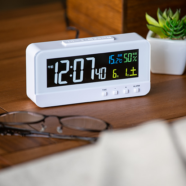 Dショッピング 電波時計 置き型 目覚まし時計 多機能 カラーハープ デジタル 時計 目覚まし インテリア 雑貨 コード式 カレンダー 温度計 湿度計 時刻 アラーム おしゃれ 置時計 とけい クロック 据え置き カテゴリ の販売できる商品 リビングート
