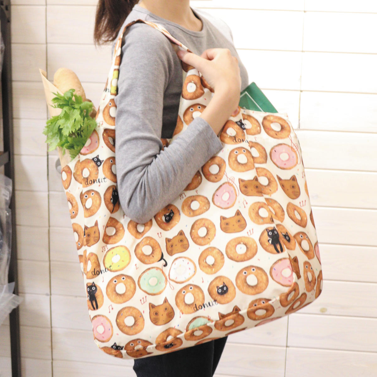 エコバッグ プリント たまちゃん 折りたたみ コンパクト ( マイバッグ エコバック マイバック レジ袋 トート マチ 大容量 肩掛け 軽量 撥水 マチ広 スーパー コンビニ レジバッグ サブバッグ ショッピングバッグ ネコ かわいい ) 【イチゴ】 イチゴ