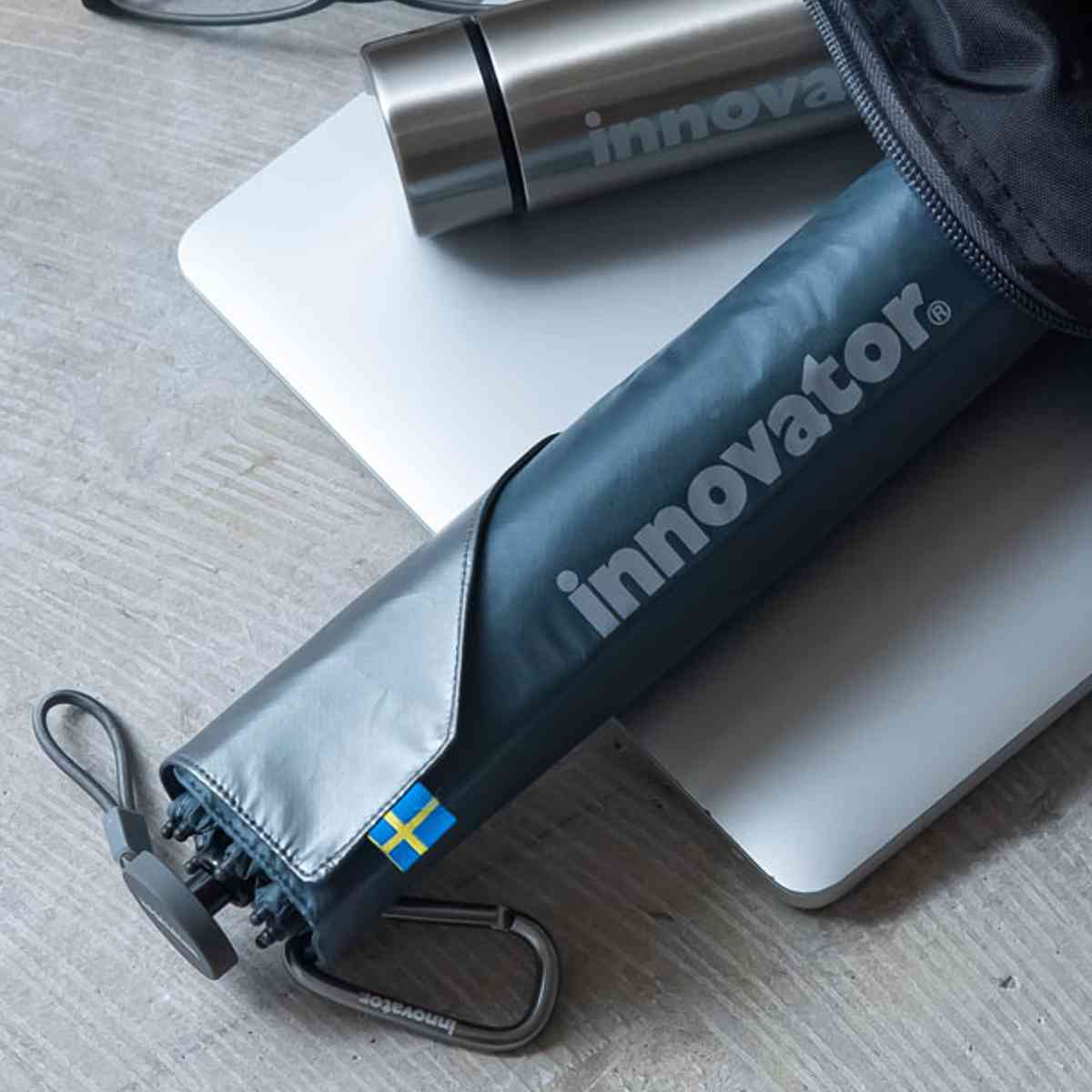 折りたたみ傘 innovator スリム 晴雨兼用 手開き式 60cm ( 傘 折り畳み傘 メンズ レディース かさ おしゃれ 北欧 無地 雨傘 UVカット 100% 撥水 遮熱 遮光 日焼け防止 UV対策 暑さ対策 カサ アンブレラ 通勤 通学 カラビナ付き ) 【ペールグリーン】 ペールグリーン