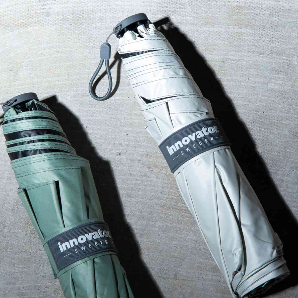 折りたたみ傘 innovator スリム 晴雨兼用 手開き式 60cm ( 傘 折り畳み傘 メンズ レディース かさ おしゃれ 北欧 無地 雨傘 UVカット 100% 撥水 遮熱 遮光 日焼け防止 UV対策 暑さ対策 カサ アンブレラ 通勤 通学 カラビナ付き ) 【ペールグリーン】 ペールグリーン