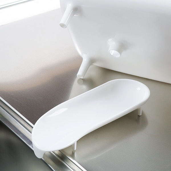 水切りラック 排水ノズル付き ディッシュラック スマートホーム2 プラスチック製 ( 水切りかご 水切りカゴ 水切りバスケット シンクサイド 水切り カトラリーポケット付き 自動排水 水捨て不要 キッチン収納 ) 【ホワイト】 ホワイト