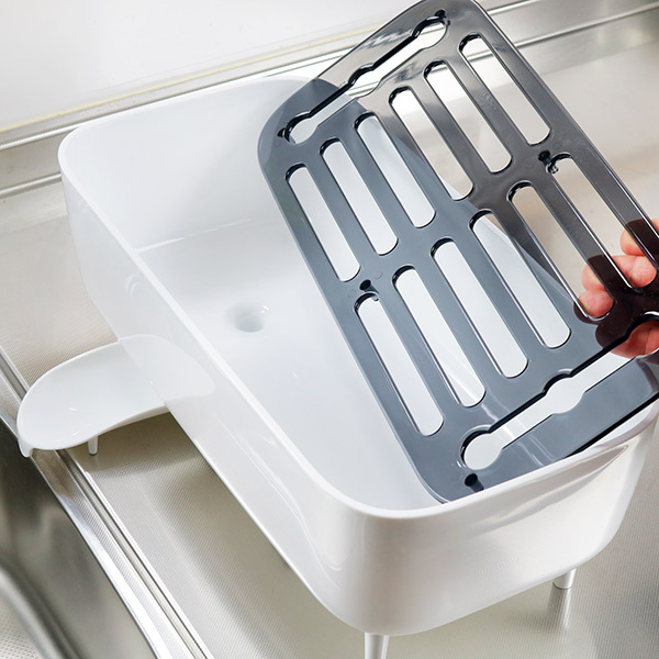 水切りラック 排水ノズル付き ディッシュラック スマートホーム2 プラスチック製 ( 水切りかご 水切りカゴ 水切りバスケット シンクサイド 水切り カトラリーポケット付き 自動排水 水捨て不要 キッチン収納 ) 【ホワイト】 ホワイト