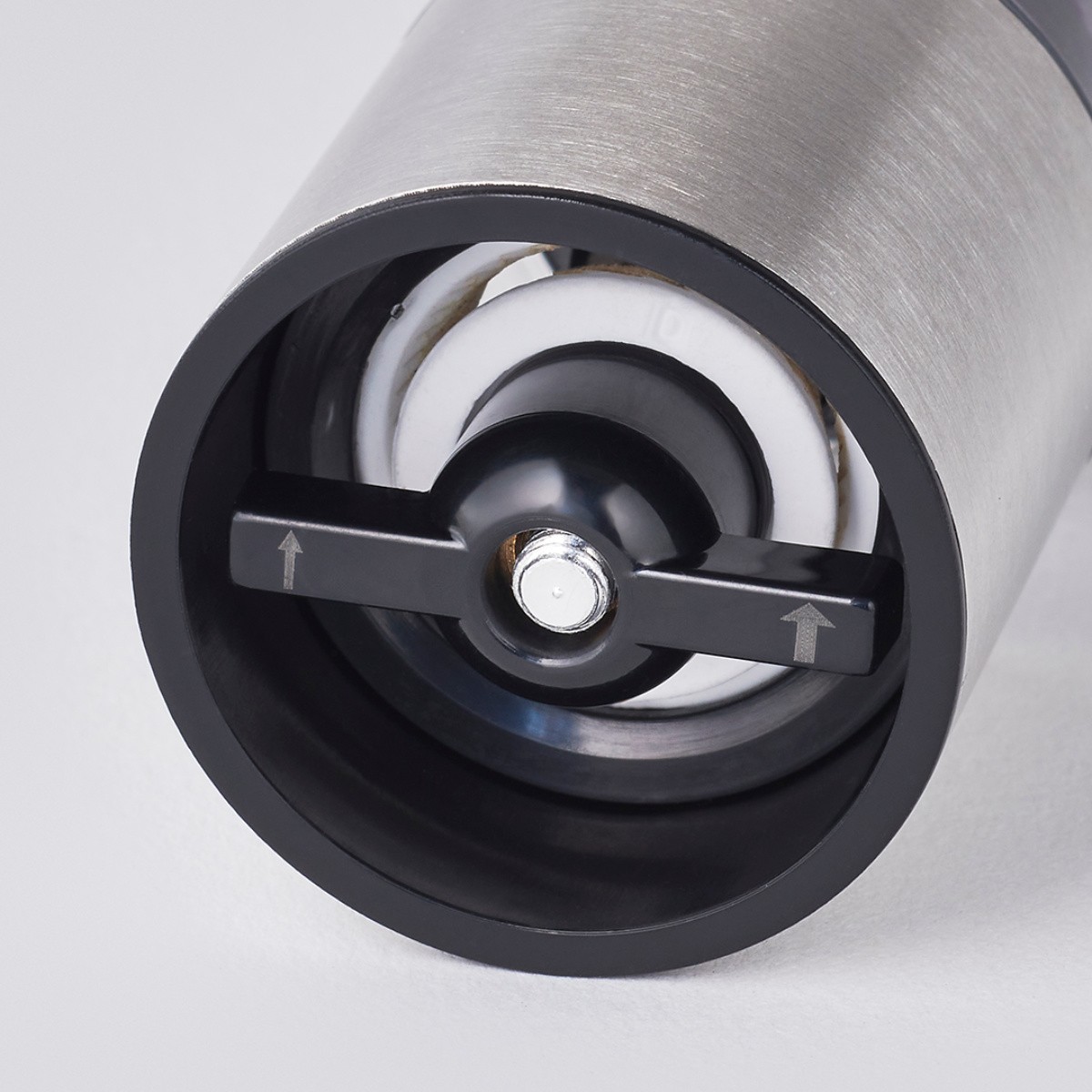 Russell Hobbs 電動ミル ミニ 2本セット 木製スタンド付き ソルト&ペッパーミル ( ラッセルホブス ミル 2個 LEDライト 電池式 ソルトミル ワンプッシュ セラミック刃 ウッドスタンド付き 小さめ 胡椒 岩塩 ) 【ブラック】 ブラック