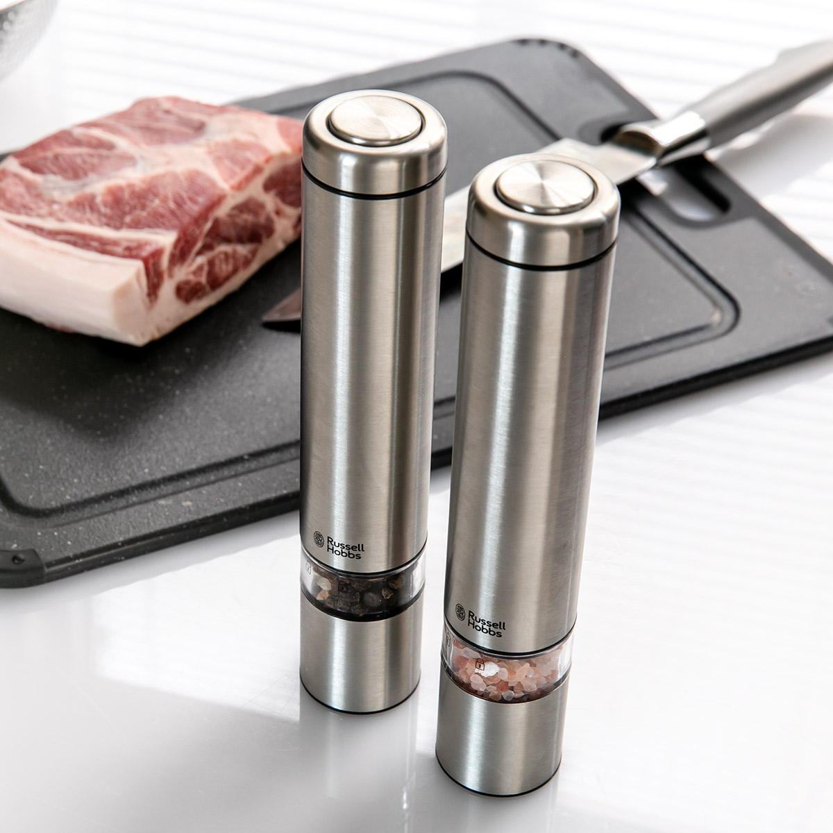 Russell Hobbs 電動ミル ミニ 2本セット 木製スタンド付き ソルト&ペッパーミル ( ラッセルホブス ミル 2個 LEDライト 電池式 ソルトミル ワンプッシュ セラミック刃 ウッドスタンド付き 小さめ 胡椒 岩塩 ) 【ブラック】 ブラック