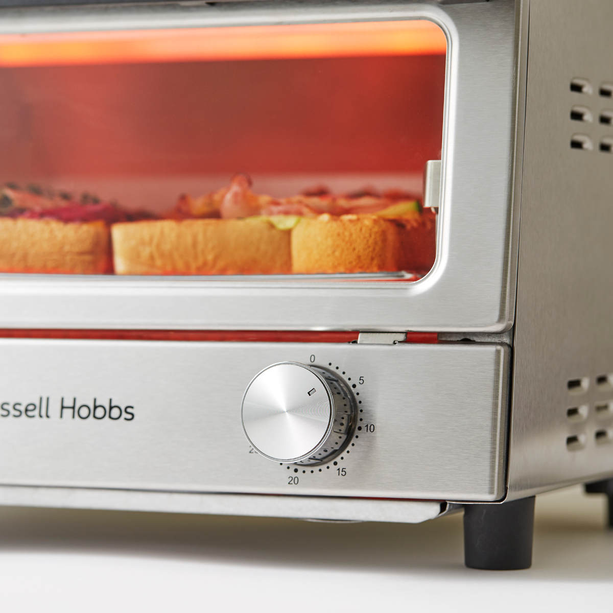 Russell Hobbs オーブントースター 4枚焼き ( ラッセルホブス 調理家電 キッチン家電 トースター パン焼き器 広々庫内 料理家電 トースト 朝食 食パン 大容量 おしゃれ ) 【マットブラック】 マットブラック