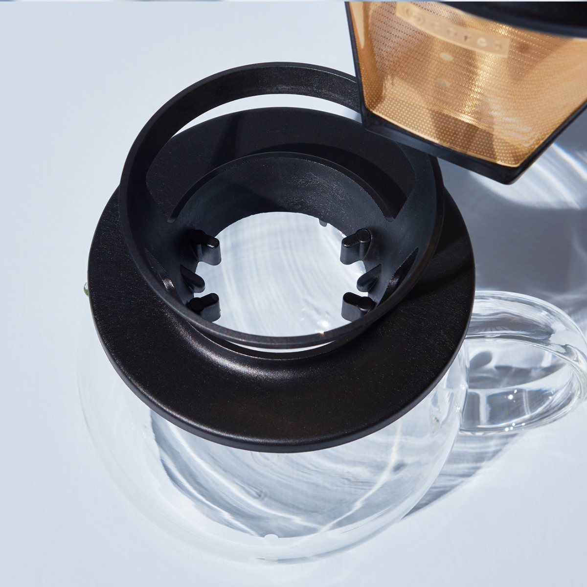 Cores コーヒーフィルター 2~4杯用 ゴールドフィルター 純金メッキ ( コレス コーヒードリップ コーヒードリッパー 目盛付き ステンレスフィルター ペーパーレス 純金コーティング ハンドドリップ ホルダー付き )