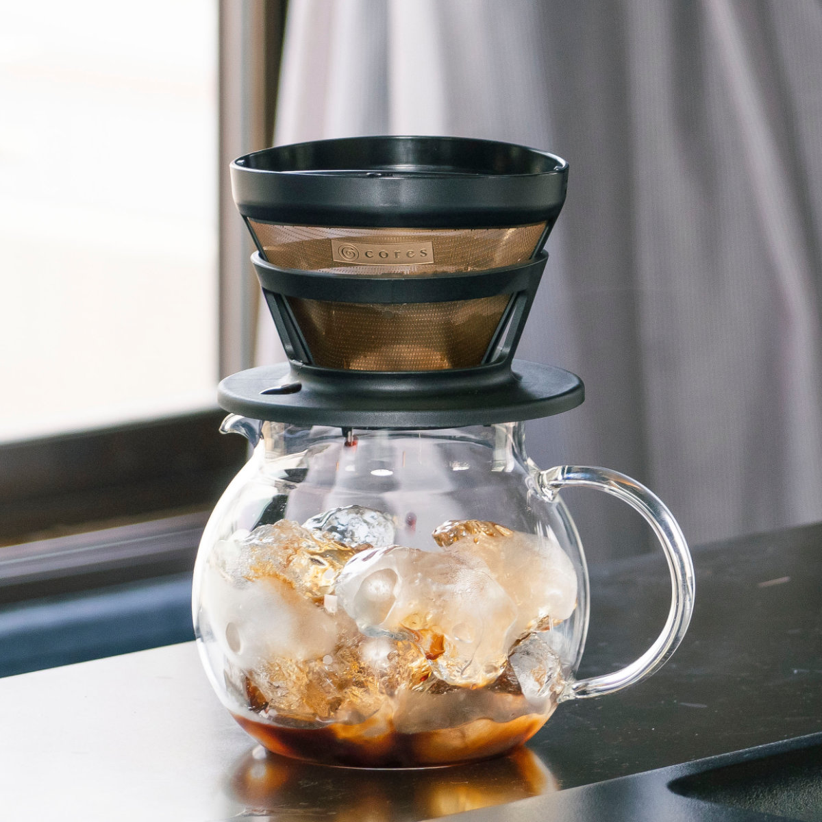 Cores コーヒーフィルター 2~4杯用 ゴールドフィルター 純金メッキ ( コレス コーヒードリップ コーヒードリッパー 目盛付き ステンレスフィルター ペーパーレス 純金コーティング ハンドドリップ ホルダー付き )