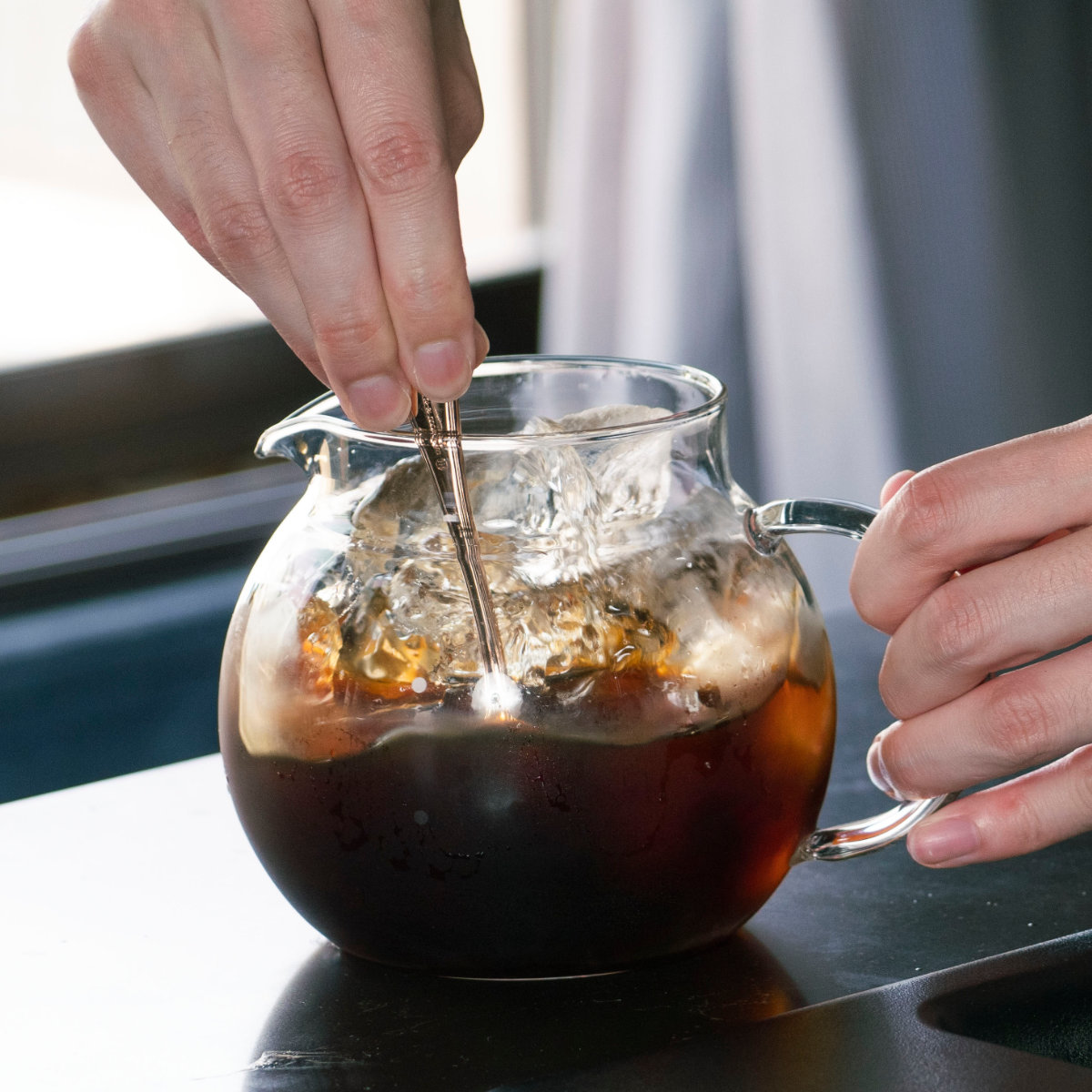 Cores コーヒーフィルター 2~4杯用 ゴールドフィルター 純金メッキ ( コレス コーヒードリップ コーヒードリッパー 目盛付き ステンレスフィルター ペーパーレス 純金コーティング ハンドドリップ ホルダー付き )