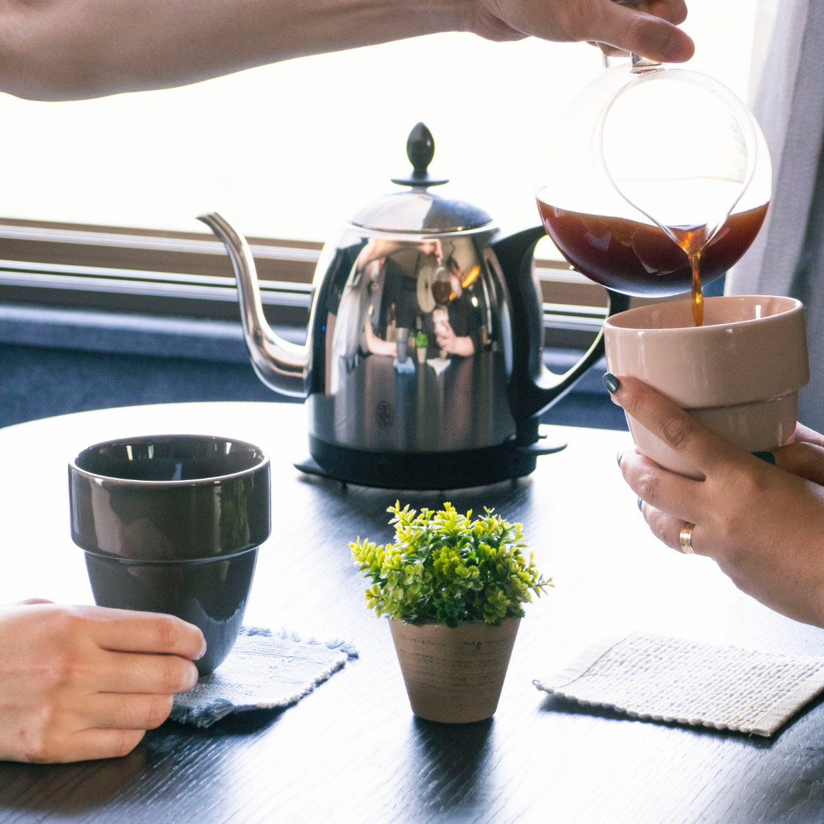 Cores コーヒーフィルター 2~8杯用 ゴールドフィルター 純金メッキ ( コレス コーヒードリップ コーヒードリッパー 目盛付き ステンレスフィルター ペーパーレス 純金コーティング ハンドドリップ ホルダー付き )