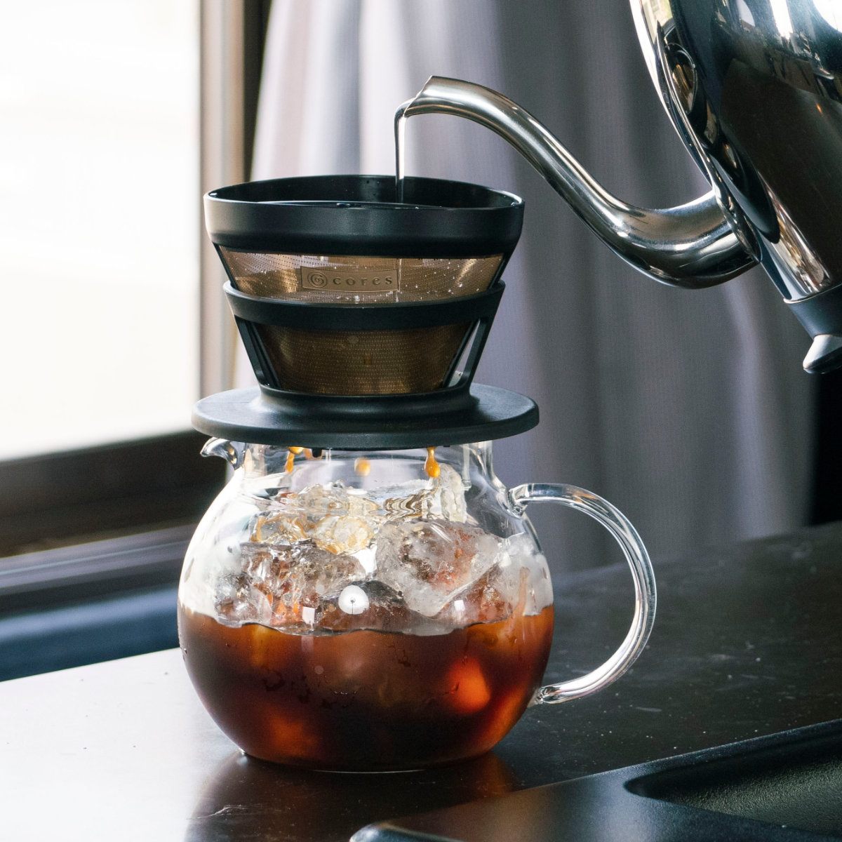 Cores コーヒーフィルター 2~8杯用 ゴールドフィルター 純金メッキ ( コレス コーヒードリップ コーヒードリッパー 目盛付き ステンレスフィルター ペーパーレス 純金コーティング ハンドドリップ ホルダー付き )