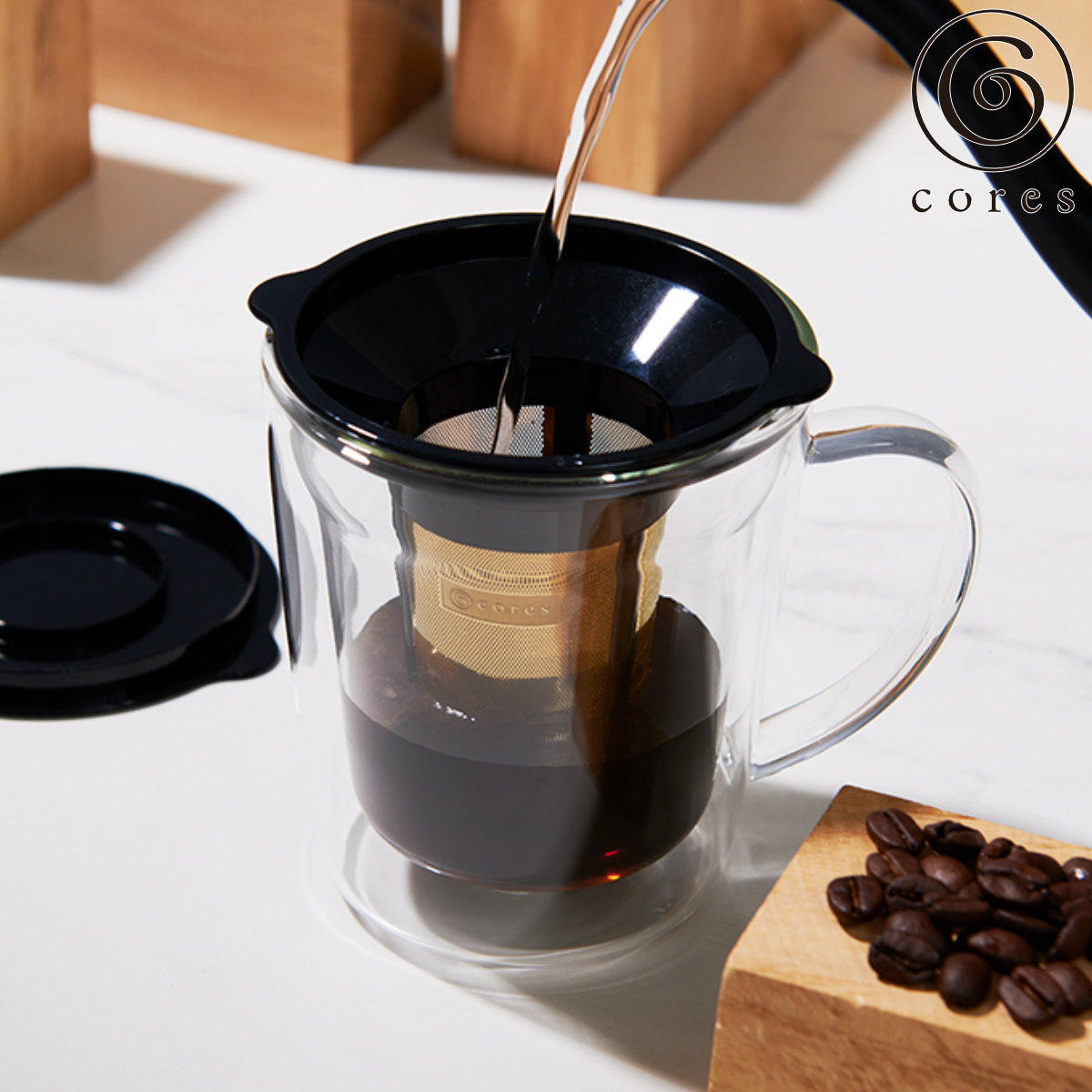 Cores ダブルウォールマグ ガラス製 ゴールドフィルター付き 純金メッキ ( コレス コーヒーフィルター ダブルウォールグラス セット 1杯用 1杯分 フィルター付きマグ フタ付き 保温保冷 ドリップ おうちカフェ )