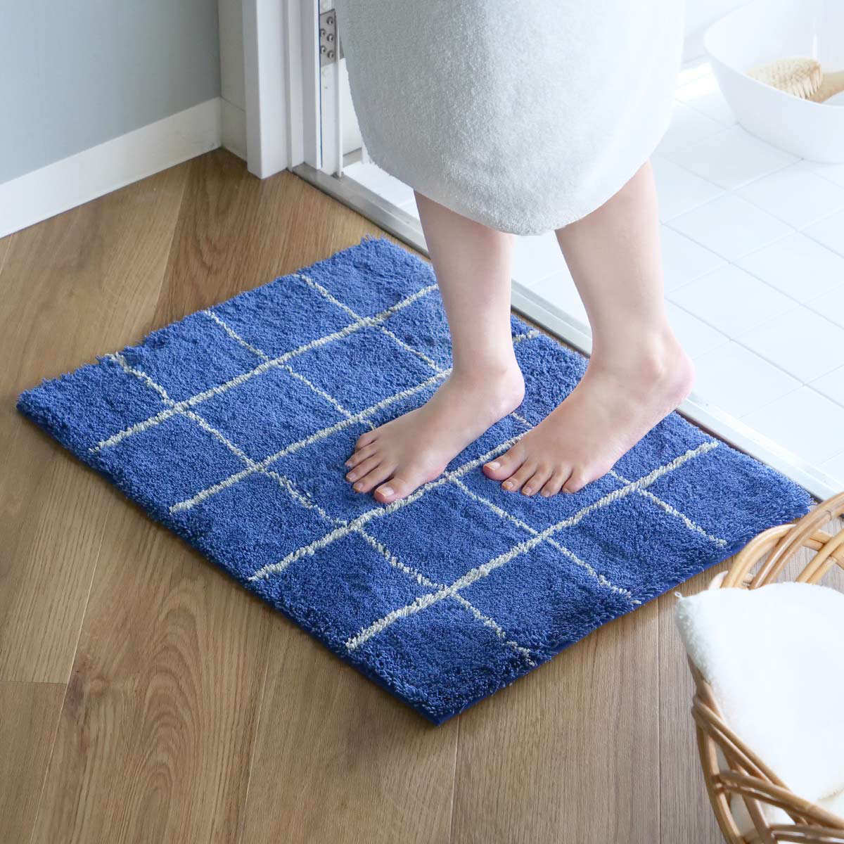 バスマット 乾度良好 モディッシュ 45×60cm ( 風呂マット お風呂マット 足ふきマット 足拭きマット 浴室マット 速乾 吸水 抗菌 防臭 滑り止め 縦45cm 横60cm バス 風呂 バスグッズ お風呂グッズ バス用品 お風呂用品 ) 【ホワイト】 ホワイト