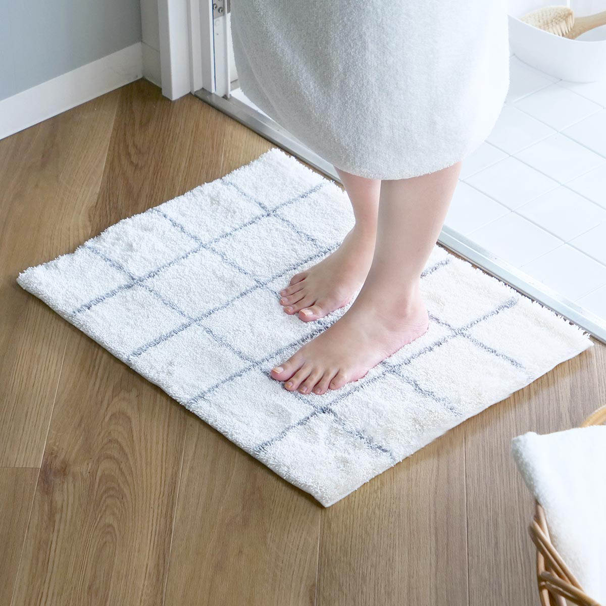 バスマット 乾度良好 モディッシュ 45×60cm ( 風呂マット お風呂マット 足ふきマット 足拭きマット 浴室マット 速乾 吸水 抗菌 防臭 滑り止め 縦45cm 横60cm バス 風呂 バスグッズ お風呂グッズ バス用品 お風呂用品 ) 【ホワイト】 ホワイト