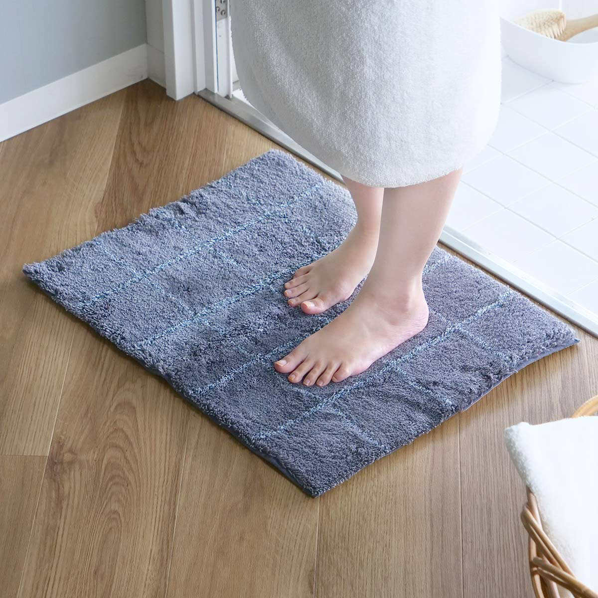 バスマット 乾度良好 モディッシュ 45×60cm ( 風呂マット お風呂マット 足ふきマット 足拭きマット 浴室マット 速乾 吸水 抗菌 防臭 滑り止め 縦45cm 横60cm バス 風呂 バスグッズ お風呂グッズ バス用品 お風呂用品 ) 【ホワイト】 ホワイト