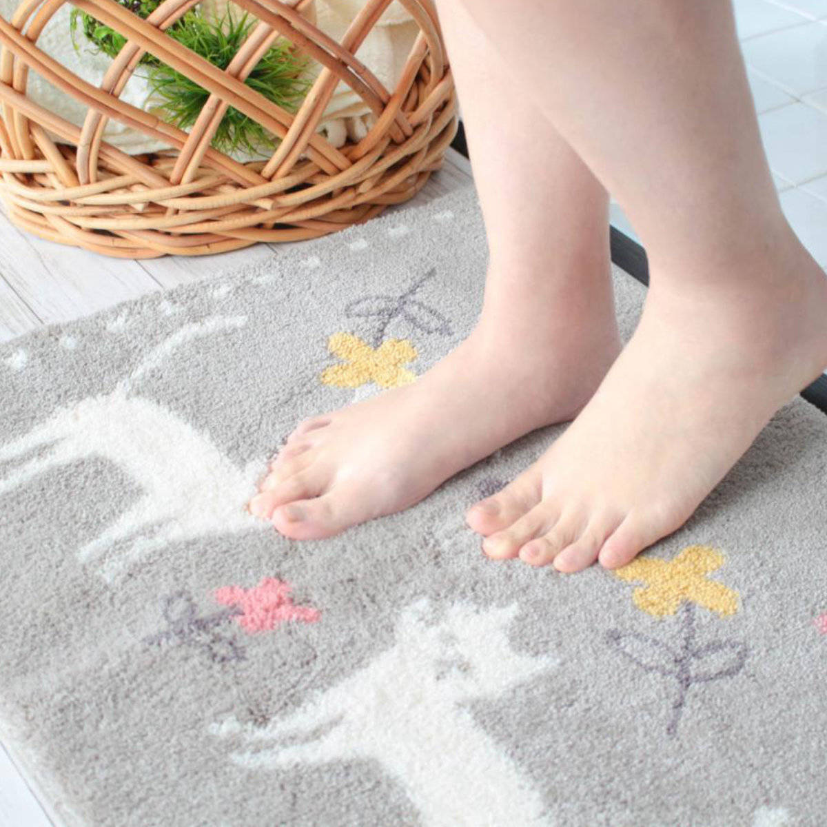 バスマット 乾度良好 ミネット カーム 48×60cm 速乾 Ag抗菌 ( マット 足ふきマット 風呂マット 防臭 大判 銀 銀イオン 北欧 抗菌 銀抗菌 吸水マット お風呂マット 足拭きマット 浴室マット すべり止め 日本製 ウィルトン織り ) 【グレー】 グレー