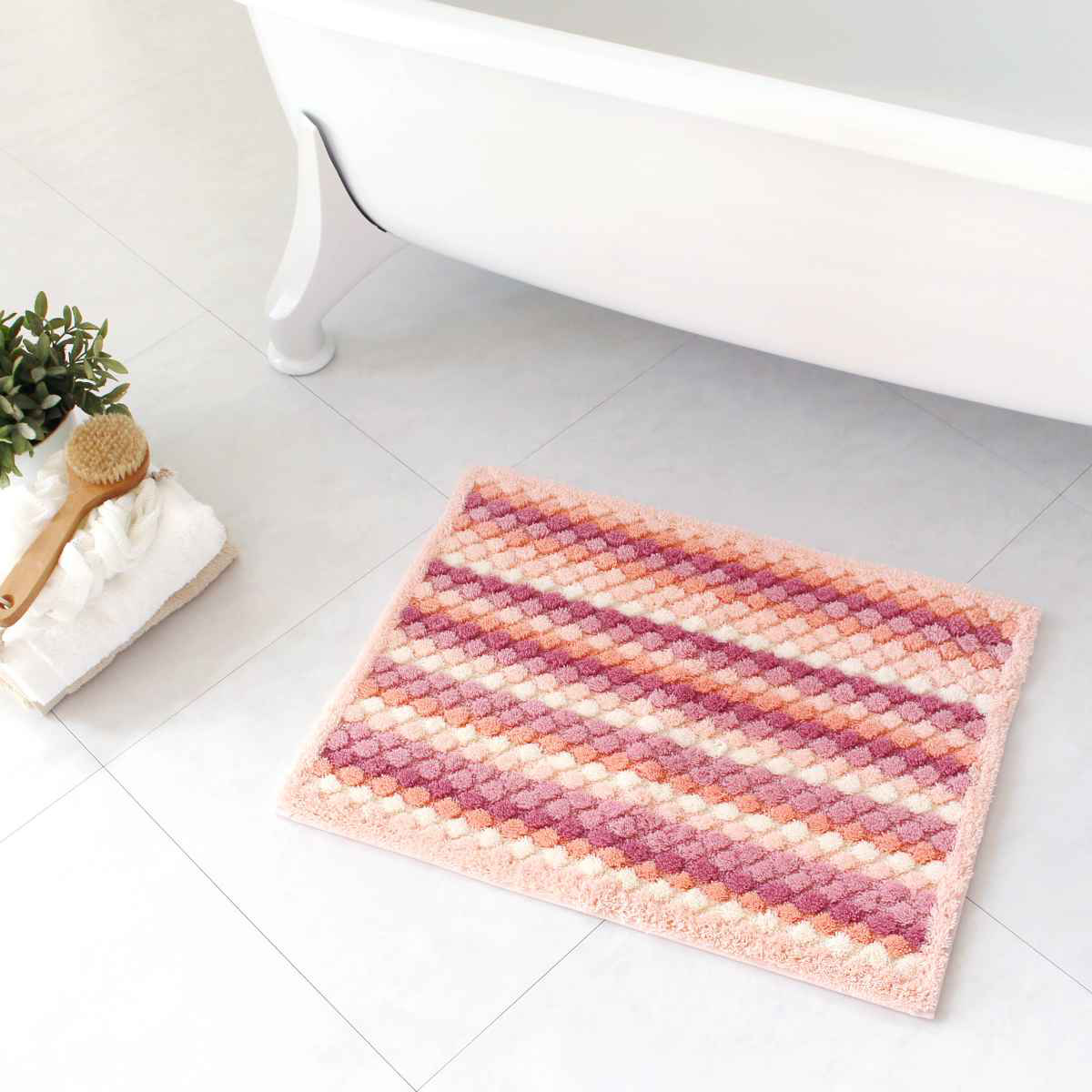 バスマット 乾度良好 抗カビプラス 50×70cm ( お風呂マット 足拭きマット すべり止め お風呂 バスグッズ 防カビ 浴室マット 50×70 玄関マット 吸水 抗菌 防臭 洗濯OK ) 【ピンク】 ピンク