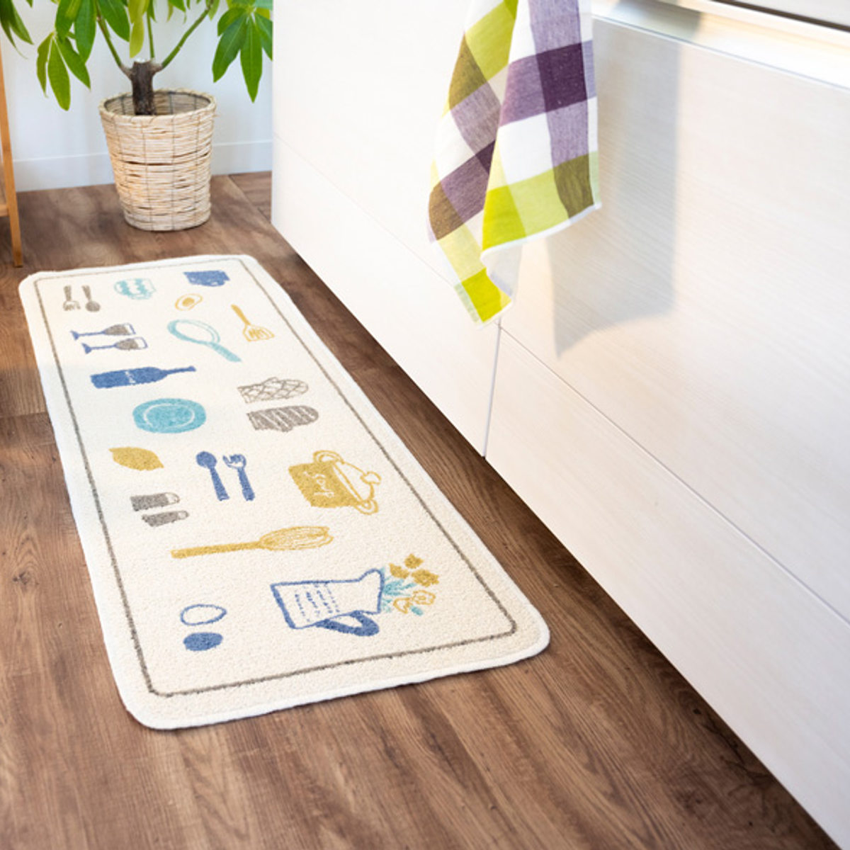 キッチンマット 総柄 45×120cm クロネコ ビストロ ( 洗える 滑り止め加工 おしゃれ 再生糸マット 45cm 120cm キッチン 台所 マット 日本製 キッチン用マット 台所用マット キッチンラグ 長方形 洗濯可能 滑り止め ネコ 薄手 ) 【ビストロ】 ビストロ