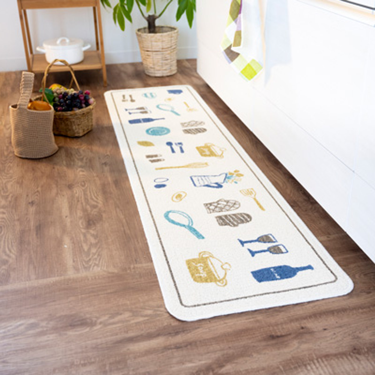 キッチンマット 総柄 45×180cm クロネコ ビストロ ( 洗える 滑り止め加工 おしゃれ 再生糸マット 45cm 180cm キッチン 台所 マット 日本製 キッチン用マット 台所用マット キッチンラグ 長方形 洗濯可能 滑り止め ネコ 薄手 ) 【クロネコ】 クロネコ