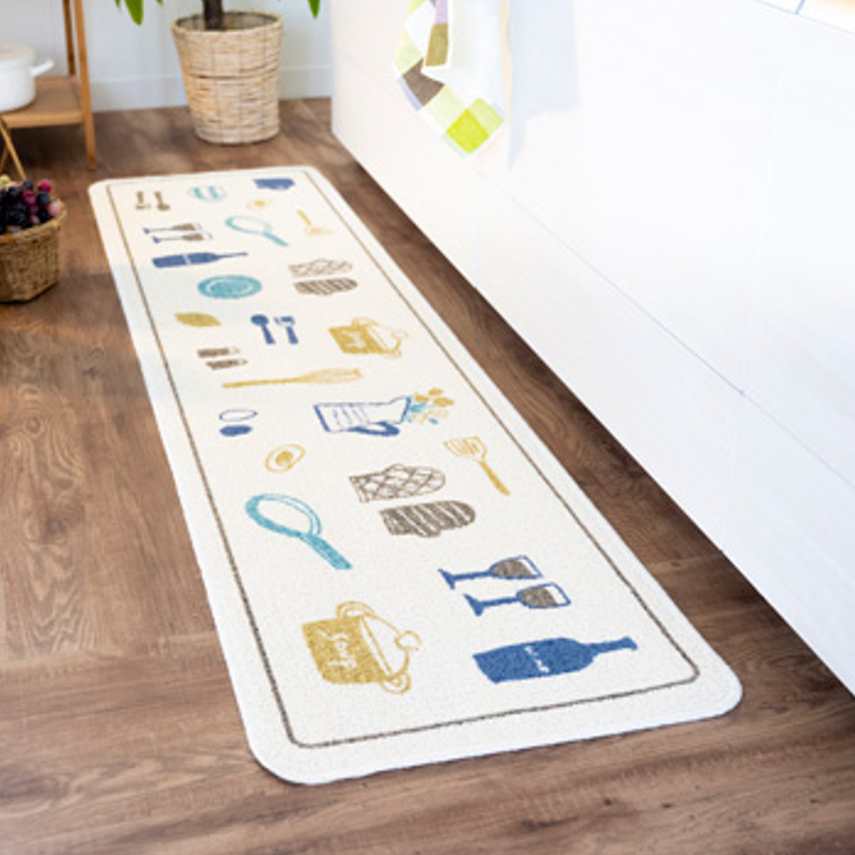 キッチンマット 総柄 45×180cm クロネコ ビストロ ( 洗える 滑り止め加工 おしゃれ 再生糸マット 45cm 180cm キッチン 台所 マット 日本製 キッチン用マット 台所用マット キッチンラグ 長方形 洗濯可能 滑り止め ネコ 薄手 ) 【クロネコ】 クロネコ