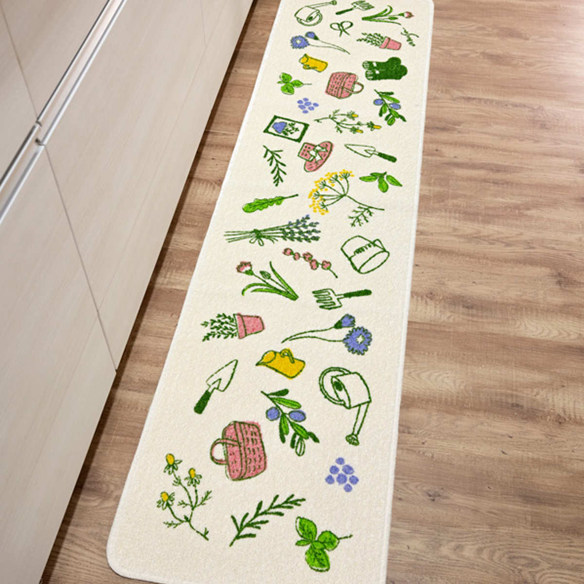 キッチンマット 総柄 45x180cm ネコ 野菜 ガーデン ( 滑り止め加工 洗える 床暖房対応 日本製 45cm 180cm キッチン マット 軽量 薄手 台所マット キッチン用マット キッチンラグ 長方形 滑り止め おしゃれ かわいい ) 【ガーデン】 ガーデン