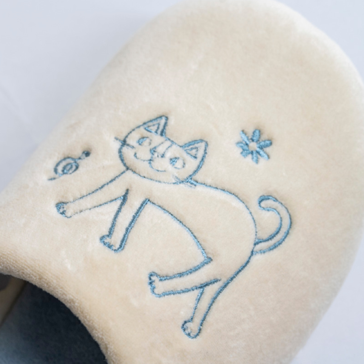 スリッパ 23~25cm ルームシューズ おかべてつろう ( 洗える 室内 レディース 猫 雑貨 ふわふわ オールシーズン ルームスリッパ インテリア雑貨 自宅 室内用 静音 トイレ ) 【ピンク】 ピンク